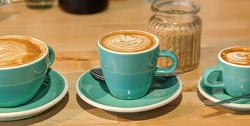 Three,Different,Size,Coffees,In,A,Row,,Green,Cups,,Lattes