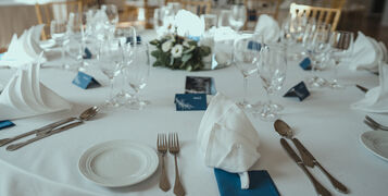Wedding,Reception,Table,In,The,Restaurant,Decorated,With,White,Candles